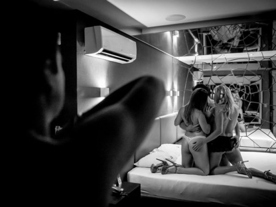 http://www.marinaemarcio.com.br/wp-content/uploads/2016/01/casais-swing-suite-interativa-motel-quo-16-4222133410.jpg